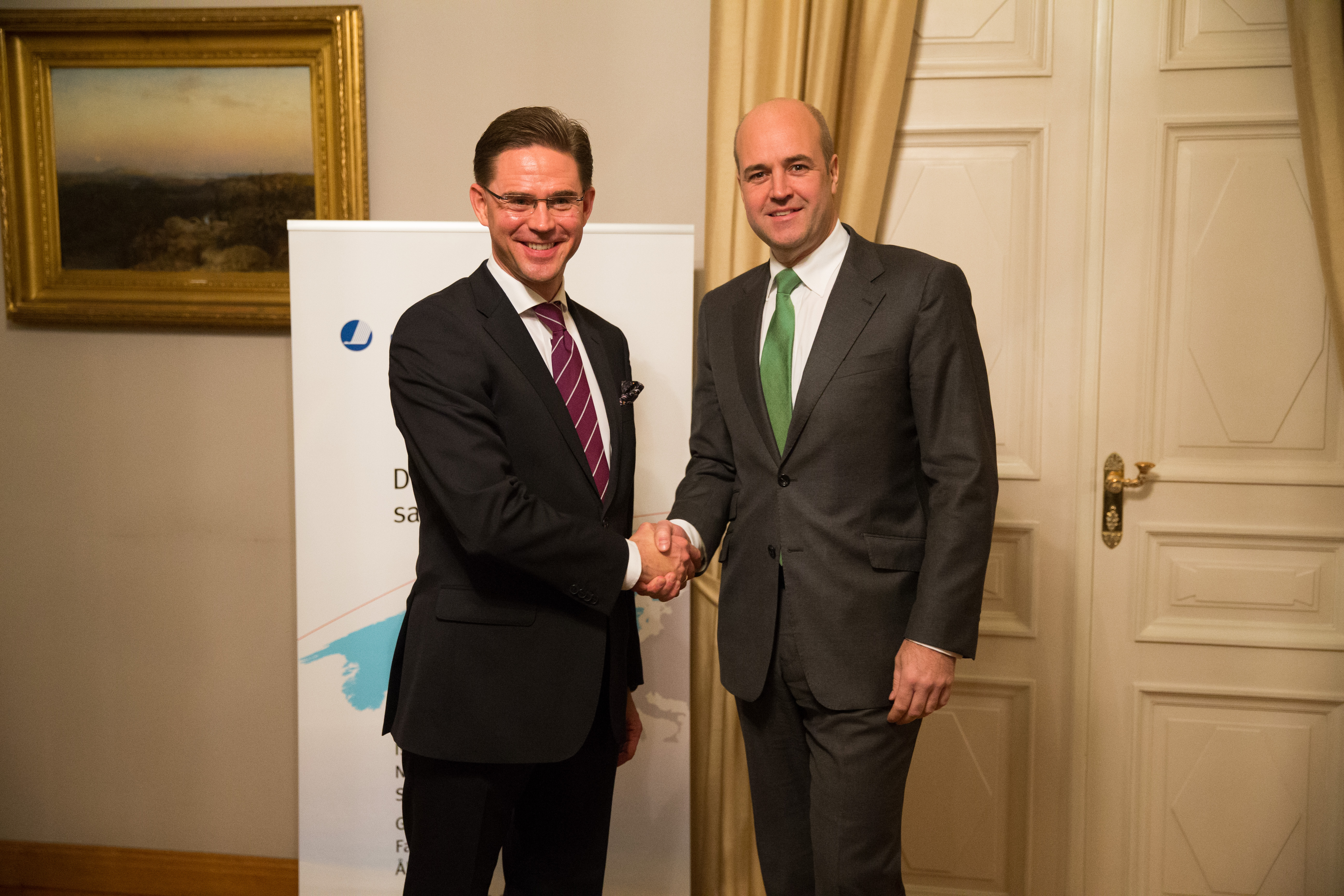 Katainen bersama Perdana Menteri Sweden Fredrik Reinfeldt pada 29 Oktober 2012.