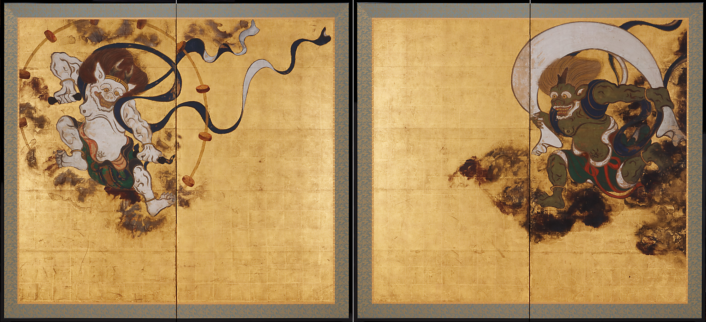Two deities in the top left and right corners wear a skirt-like garment. The one on the left has a white skin color, the one on the right is green.