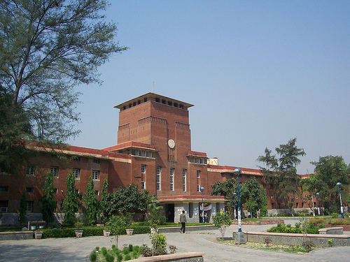 Đại học Delhi.