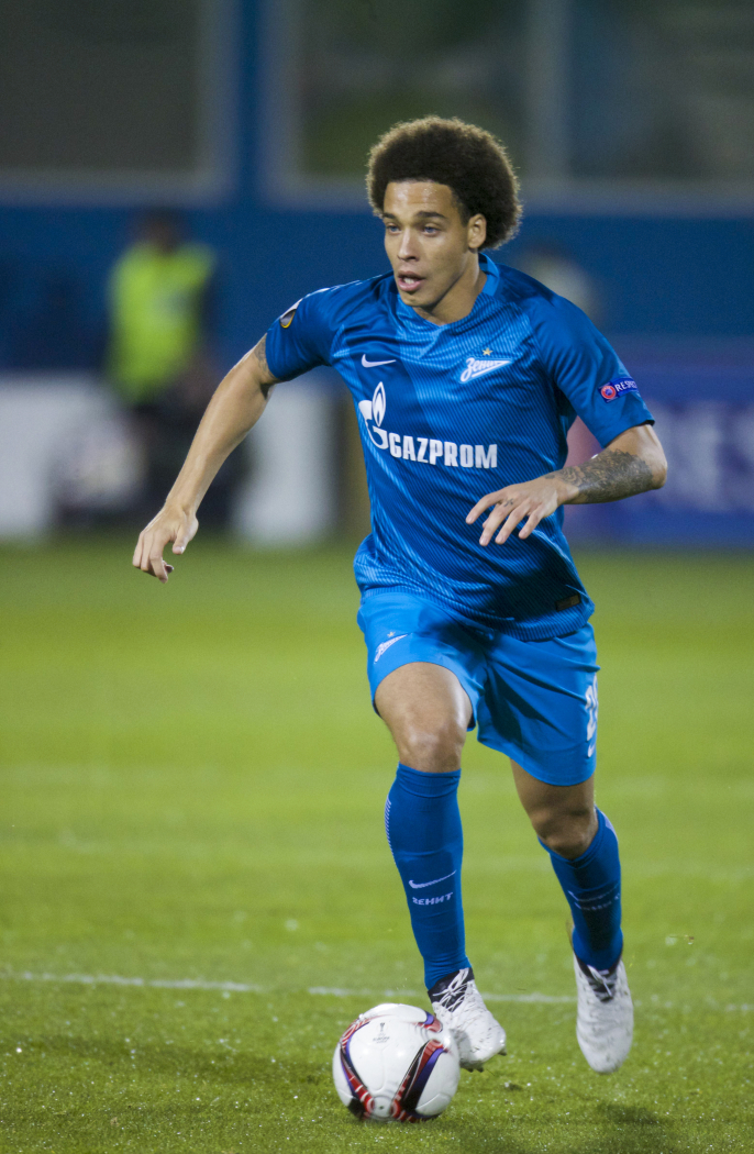 Witsel in UEFA Europa League action for Zenit, facing Dundalk in 2016