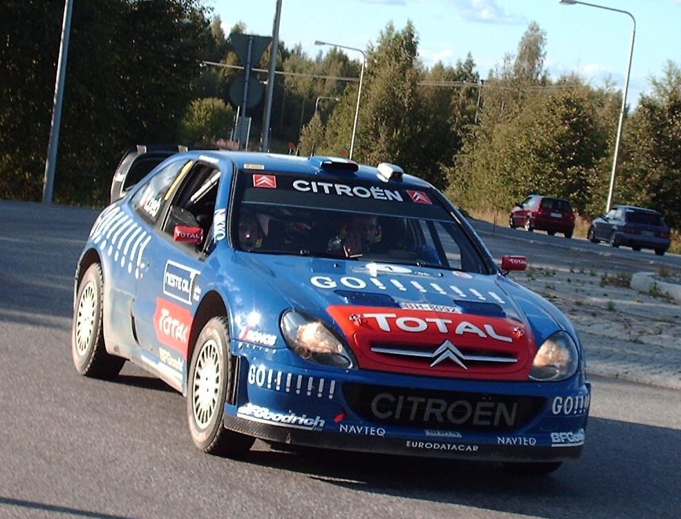 Loeb trên một đoạn đường đặc biệt trong Rally Phần Lan 2006.
