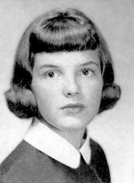 1957년 라스 로마스 고등학교 졸업 앨범에 실린 캐서린 로스의 졸업 사진 (1956년; 16세)