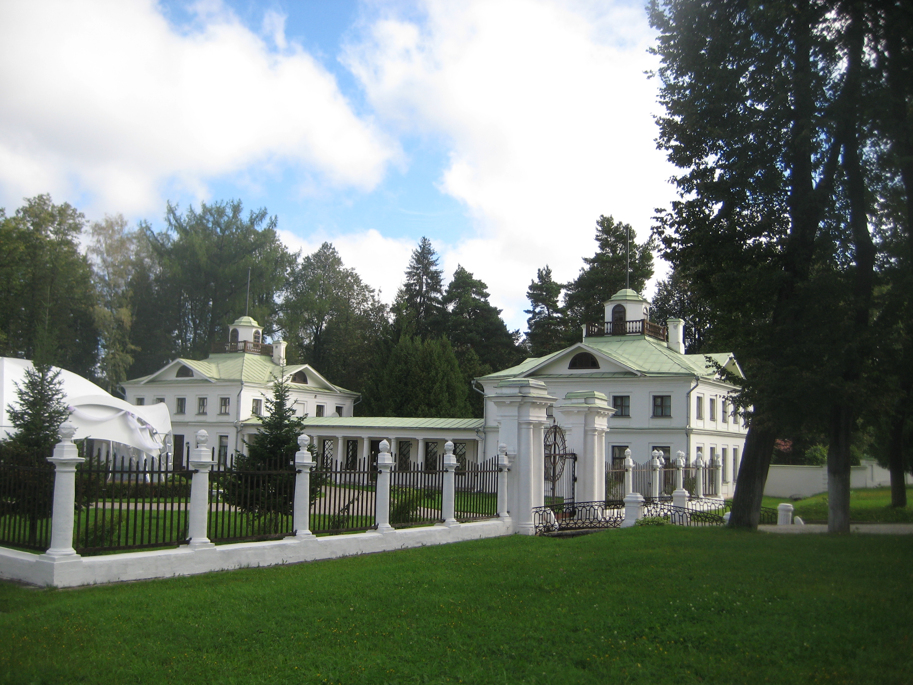 Serednikovo, rumah utama estet keluarga Stolypin.