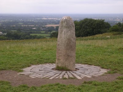 Batu Tara, sebuah simbol penting dalam sejarah dan mitologi Ireland, sering dikaitkan dengan pertabalan Raja Agung.