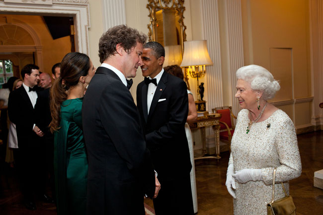 Firth bersama Ratu Elizabeth II dan Barack Obama di Winfield House, London, pada tahun 2011