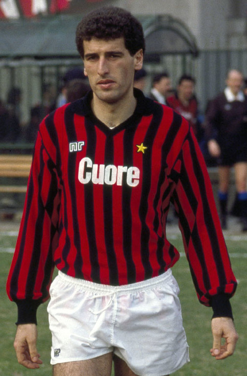 Mauro Tassotti bersama AC Milan selama musim Serie A 1983-84.