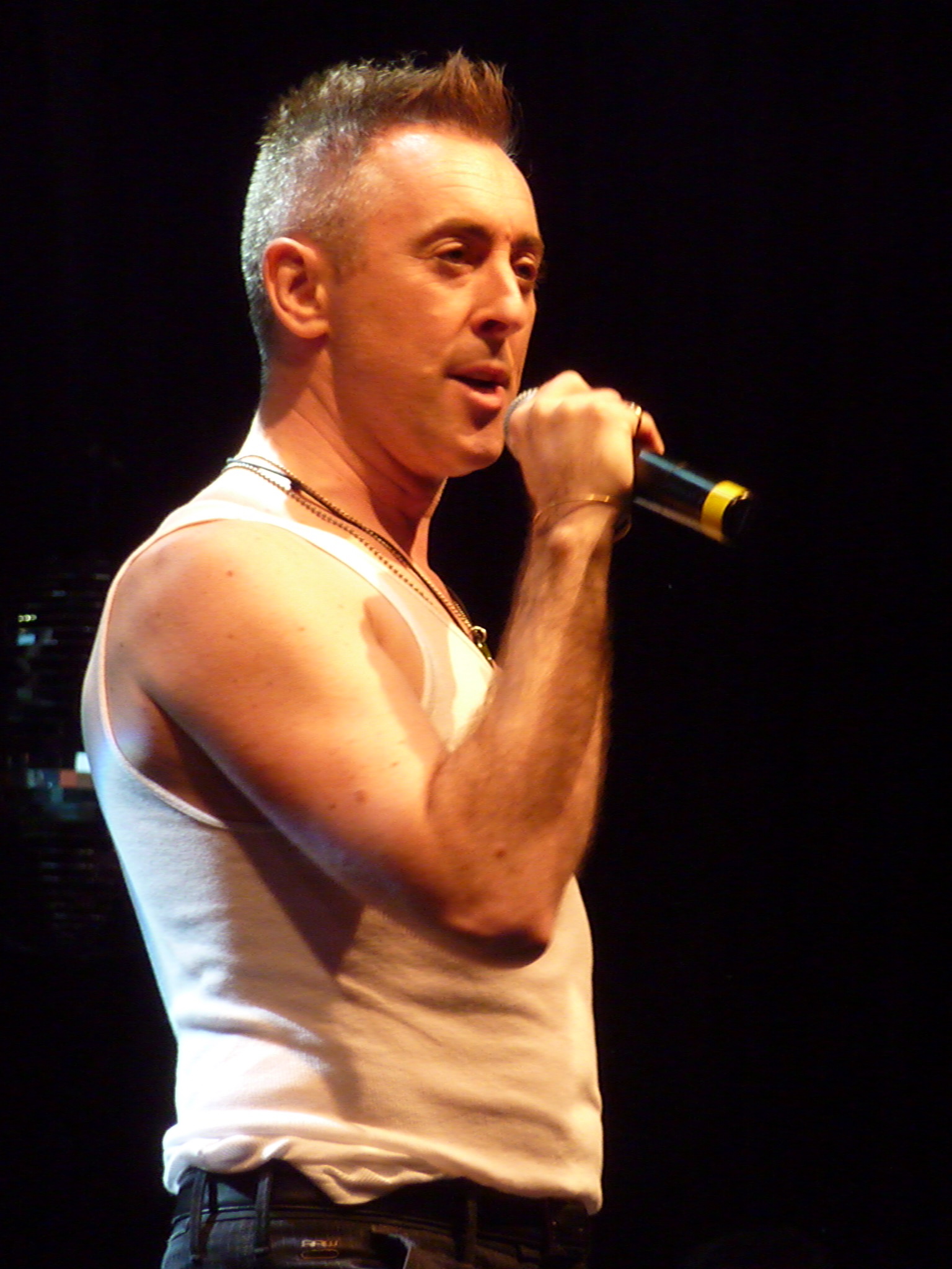 Cumming di Highline Ballroom pada tahun 2009.