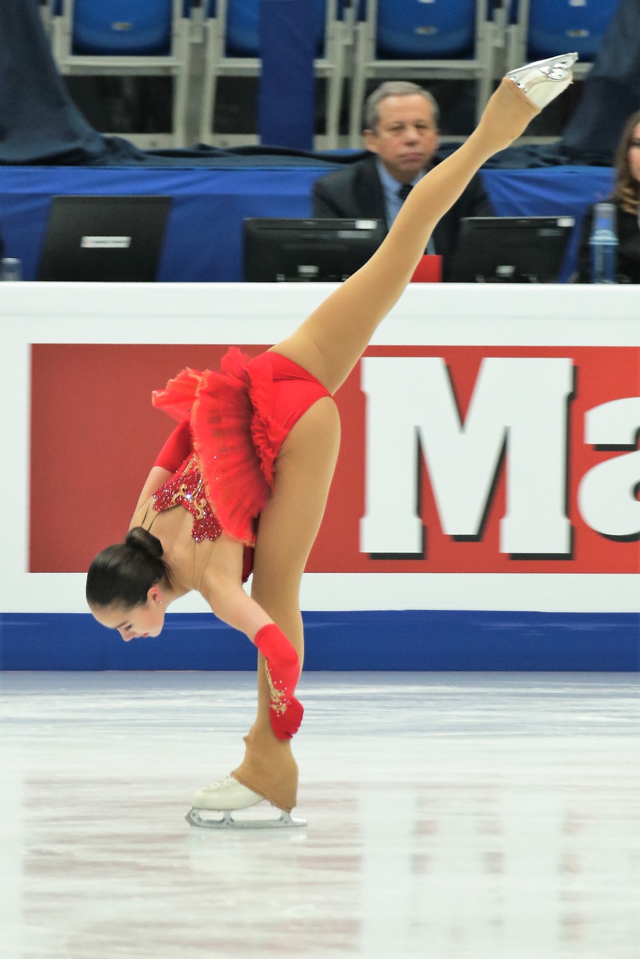 2018년 유럽 선수권대회에서 샬럿 스파이럴을 선보이고 있는 자기토바