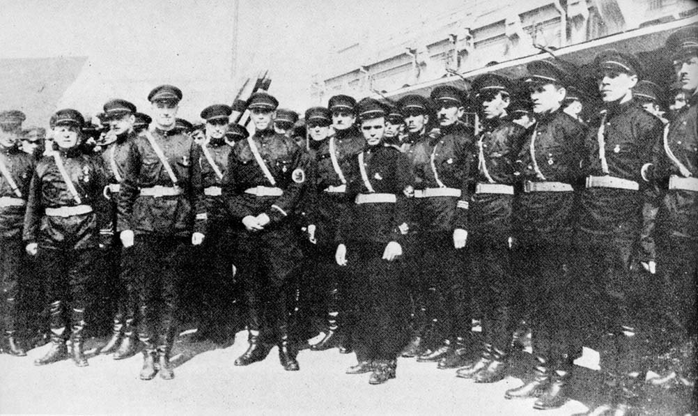1934년 하얼빈에서 베니토 무솔리니의 검은 셔츠단을 모방한 로자옙스키의 호위대