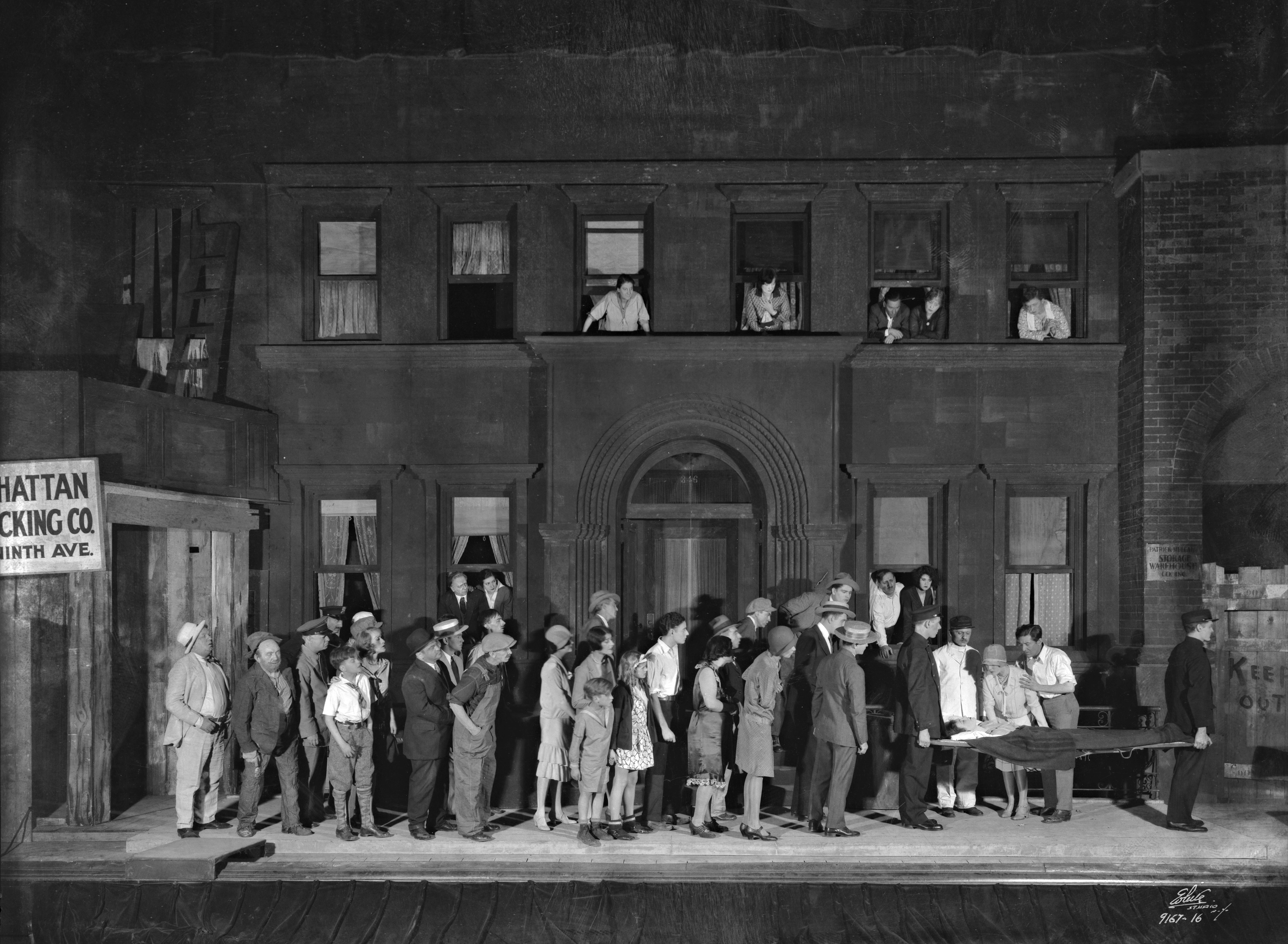 『거리의 정경』(1929)의 오리지널 브로드웨이 프로덕션