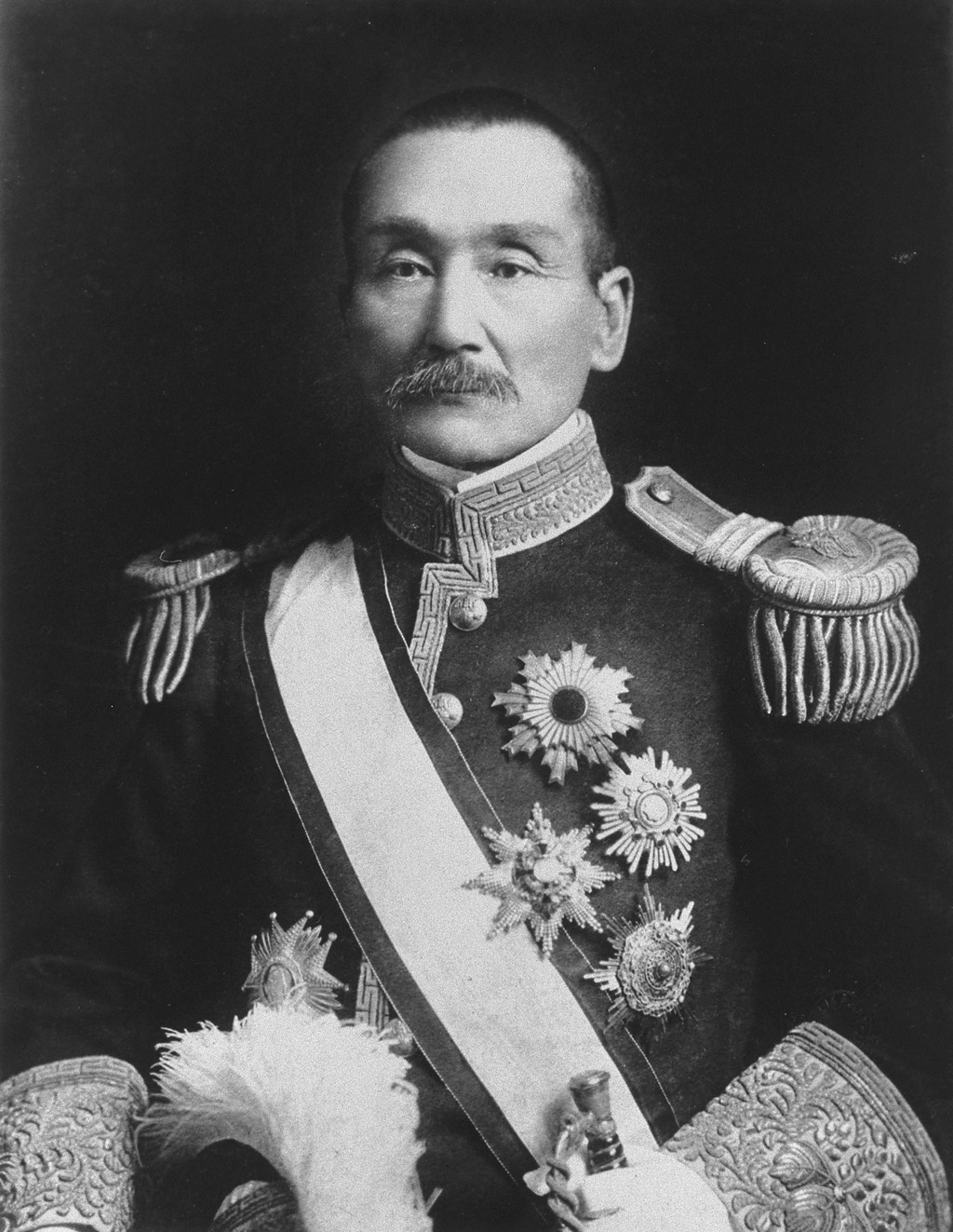 정복 차림의 히라타 도스케.