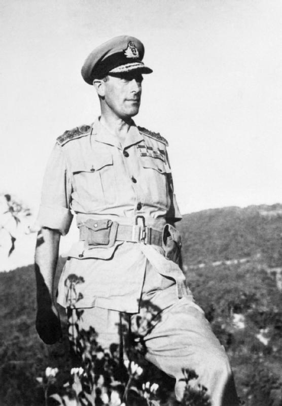 1944年2月、ビルマのアラカン戦線視察中のマウントバッテン(東南アジア連合軍最高司令官として)。