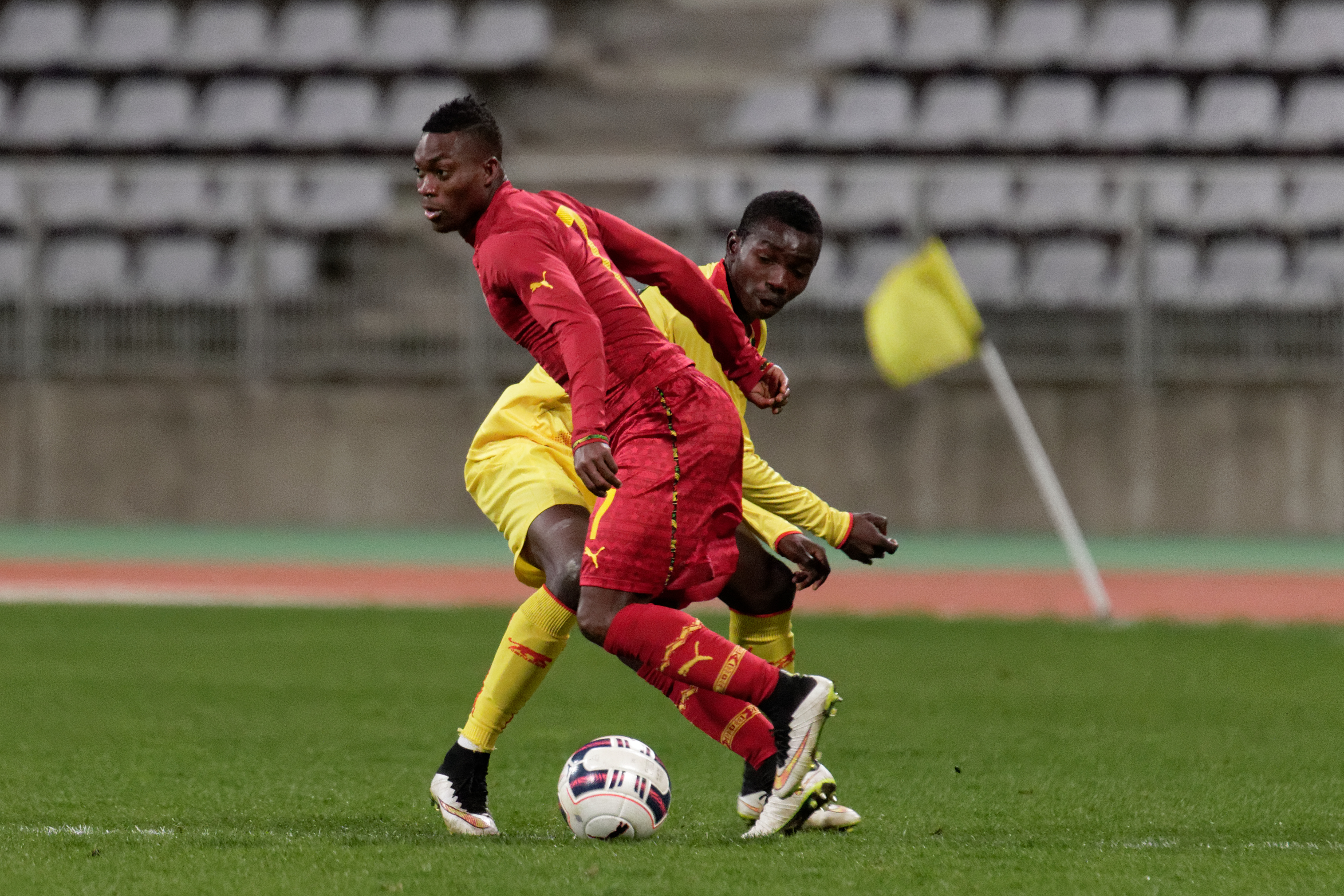 Atsu bermain untuk Ghana pada 2015.