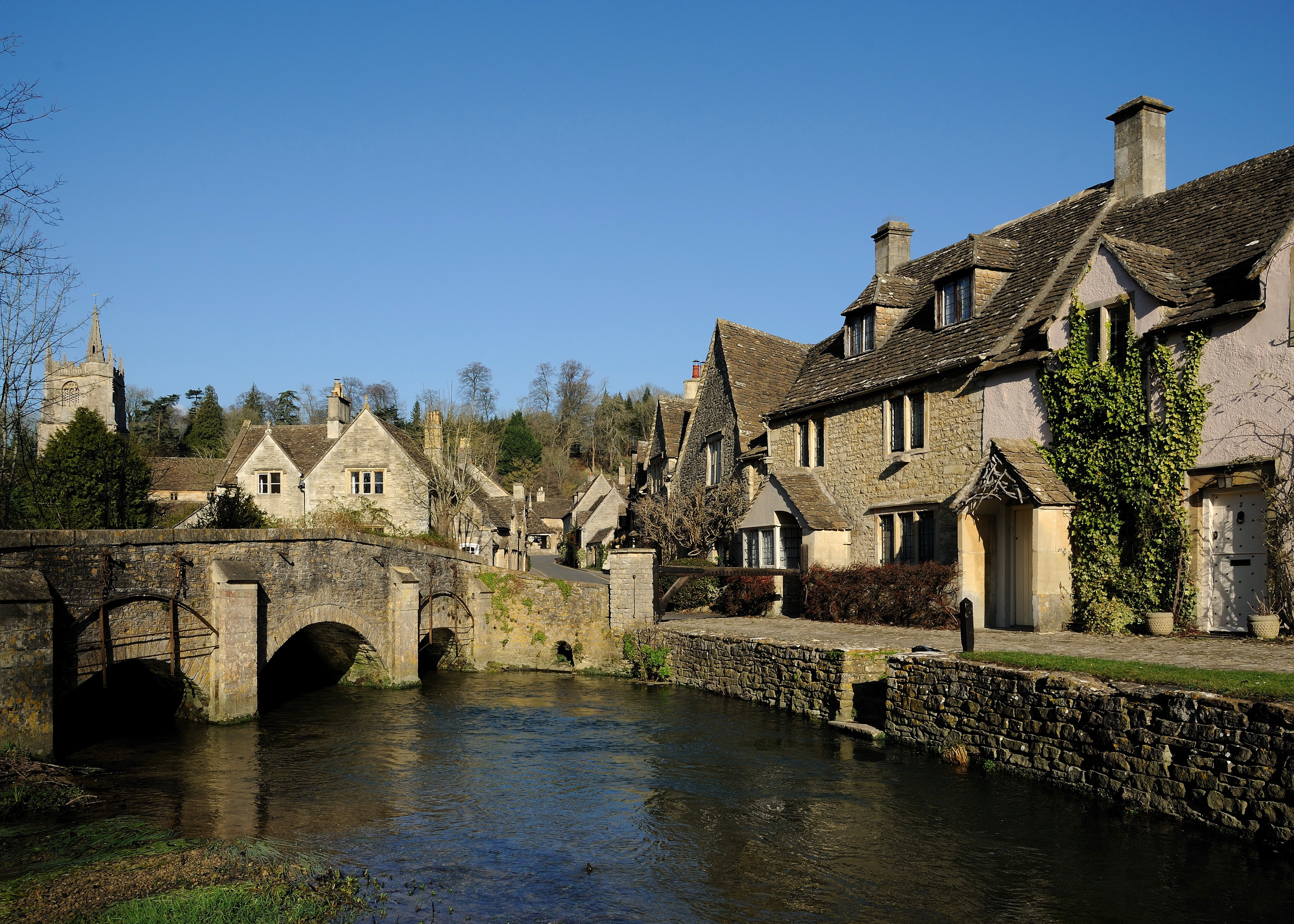 또 다른 촬영 장소인 윌트셔의 Castle Combe
