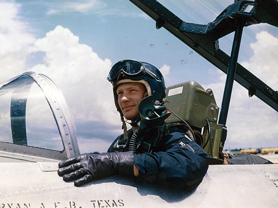 Aldrin di kokpit Lockheed T-33A Shooting Star sebagai pengajar di Bryan Air Force Base, Texas.