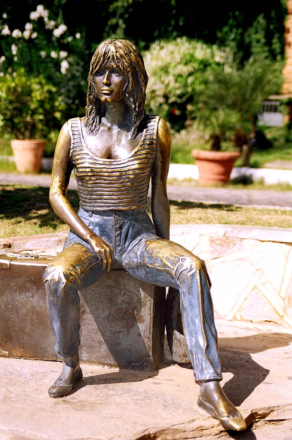 Patung Brigitte Bardot di Búzios, Brazil