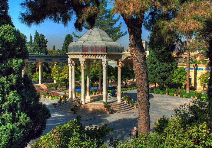 Makam Hafez di Shiraz.