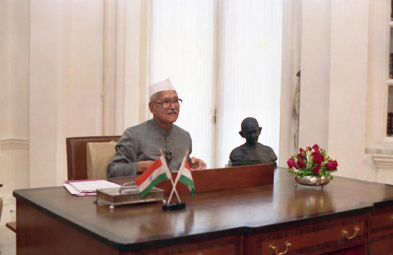 Presiden Sharma berucap kepada negara pada malam Hari Kemerdekaan, 1994
