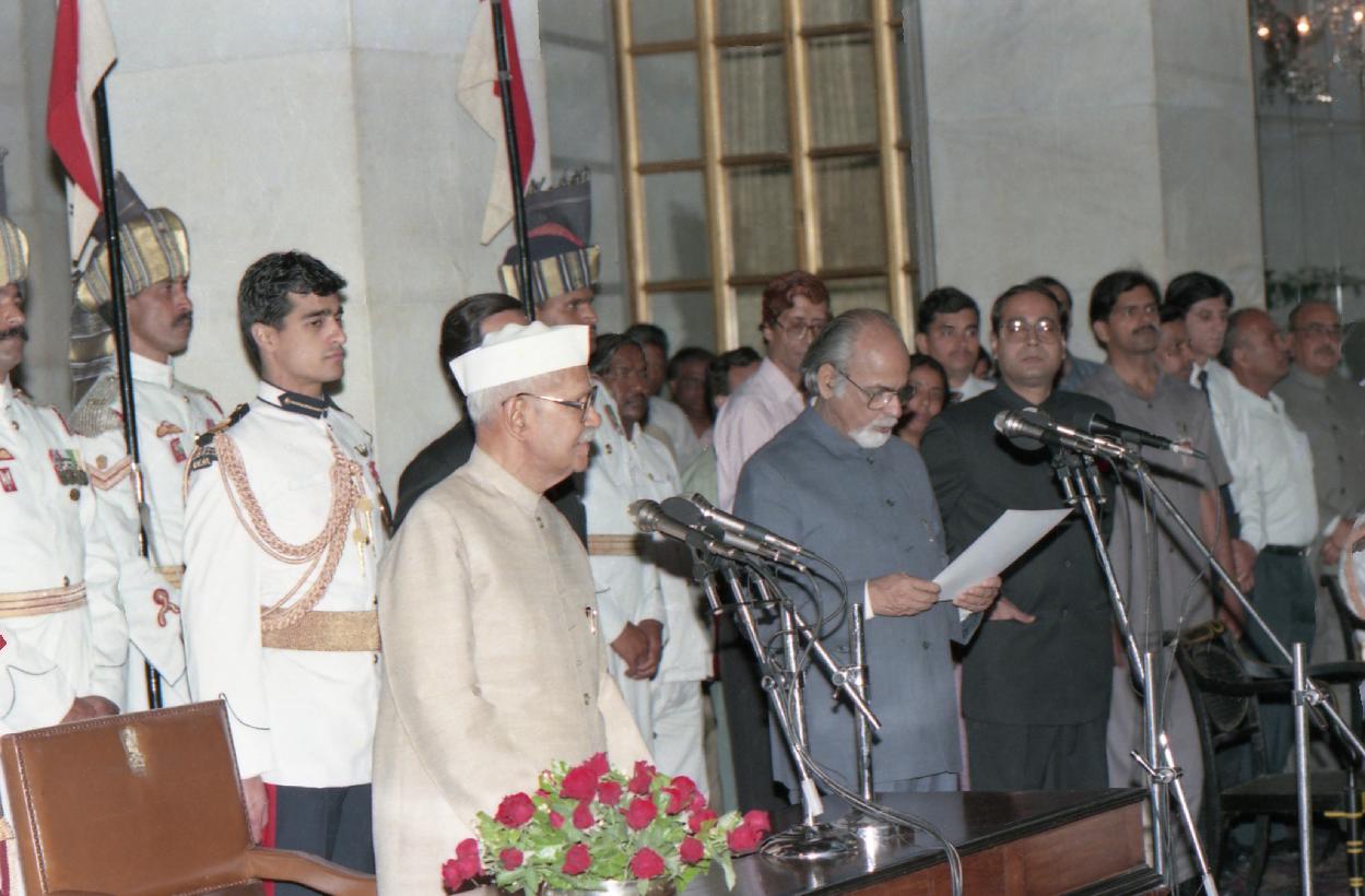 I. K. Gujral mengangkat sumpah sebagai Perdana Menteri pada 21 April 1997.