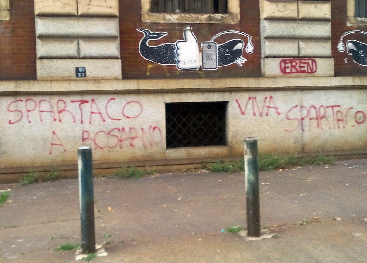 Viva Spartaco, Spartaco a Rosarno: graffiti connecting Spartacus with the 2010 Rosarno riots between locals and migrant farm workers.