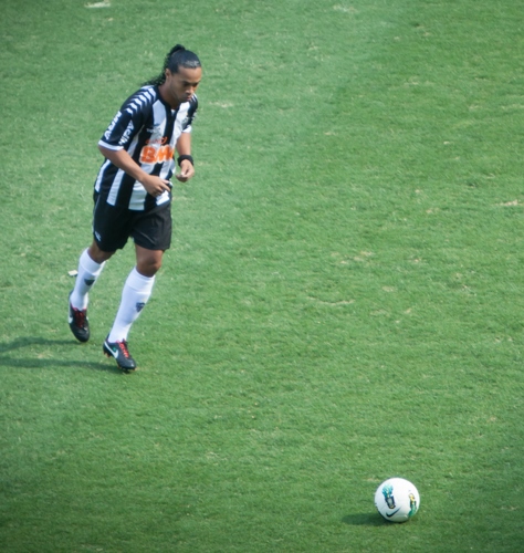 Ronaldinho chơi cho Atlético Mineiro vào năm 2012.