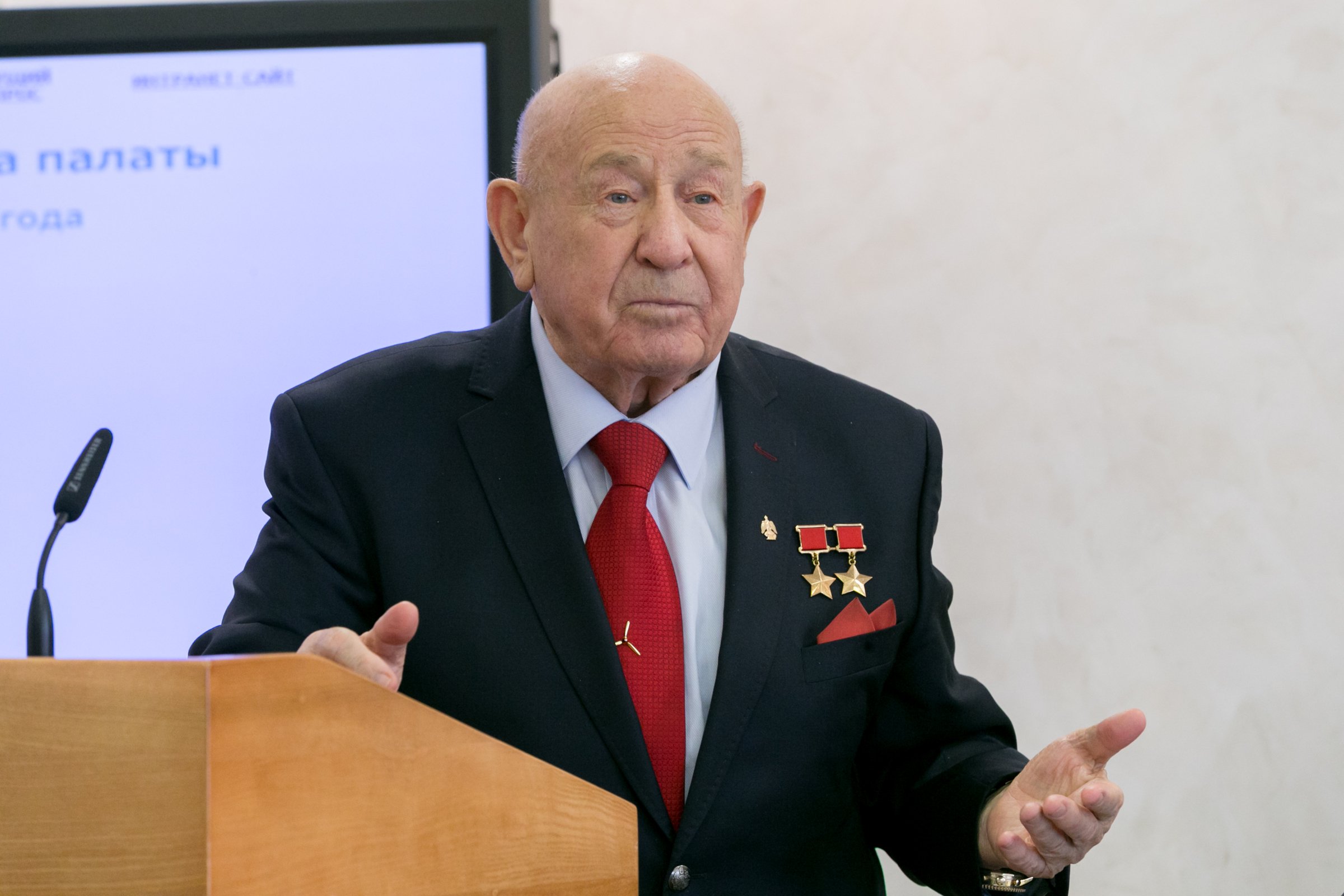 Leonov di sebuah mesyuarat di Majlis Persekutuan, 2016.