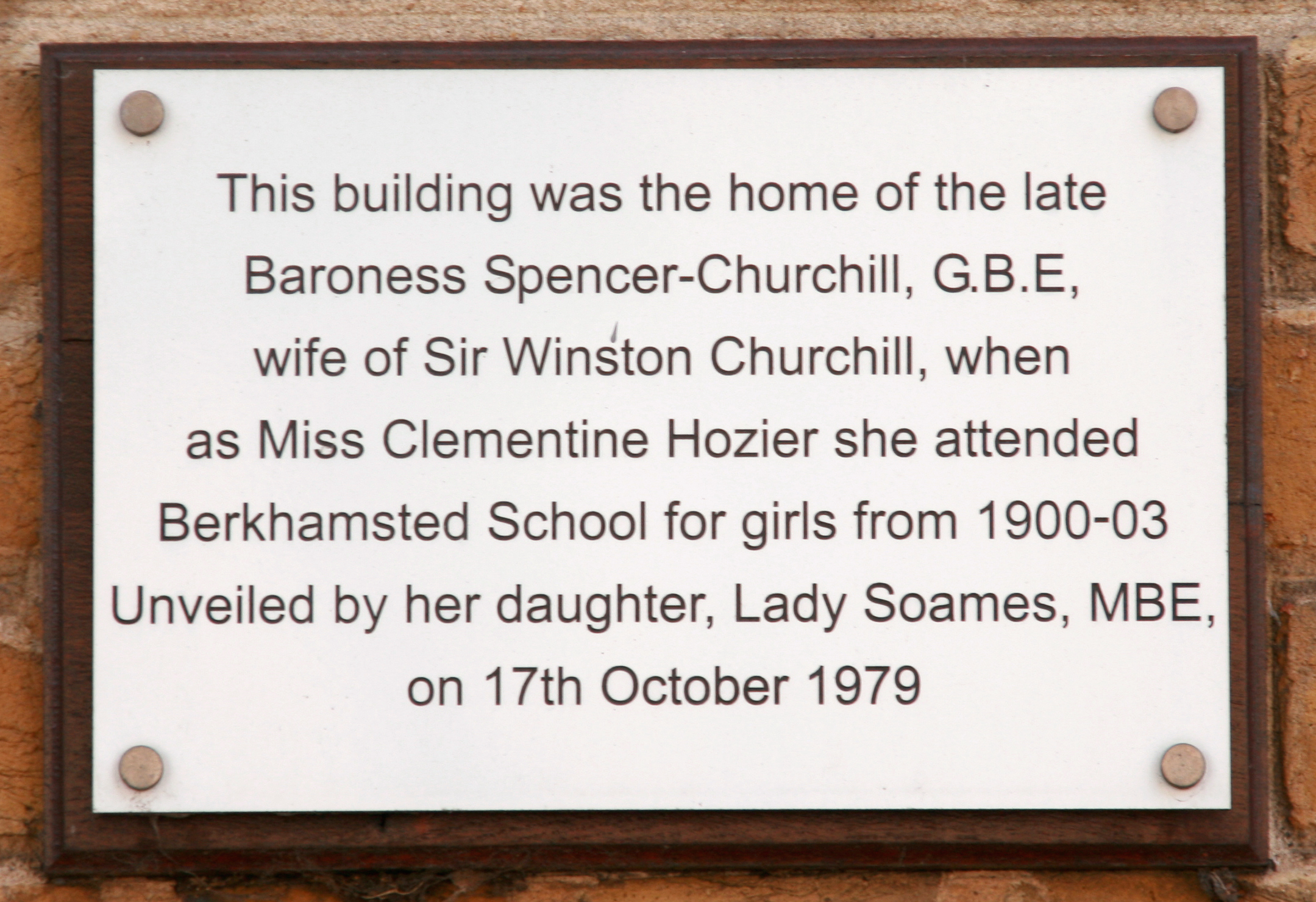 Plak di rumah Clementine Churchill di Berkhamsted.