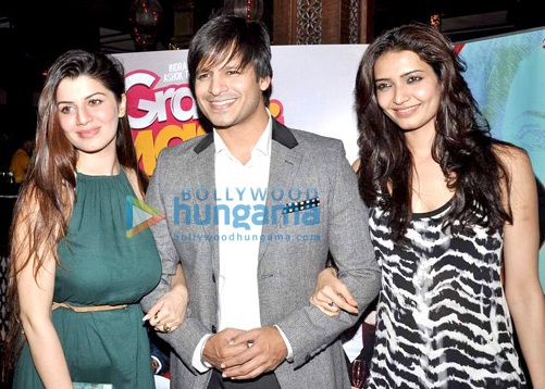 Vivek Oberoi with Kainaat Arora and Karishma Tanna in 2016.