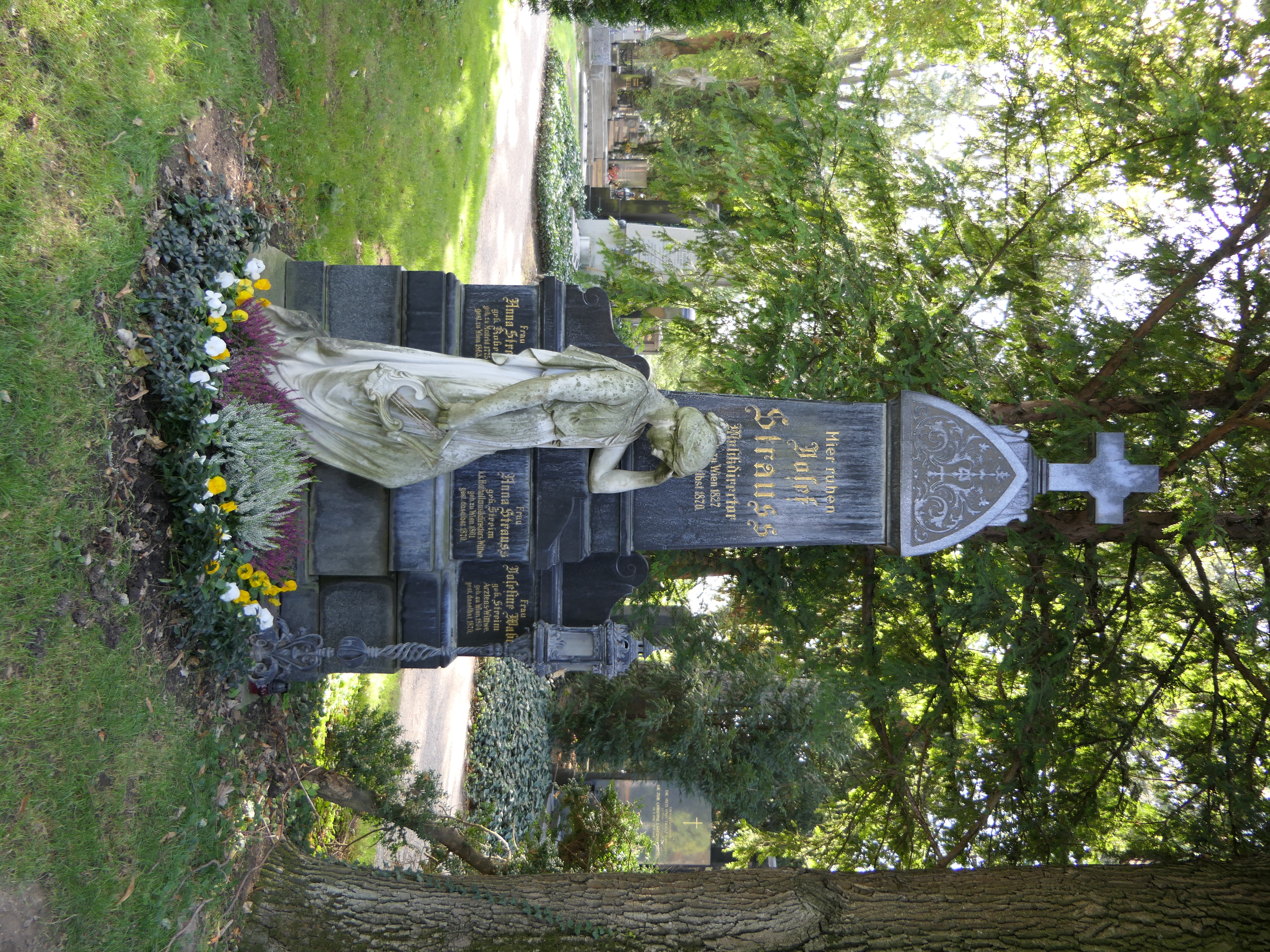 빈 중앙묘지에 있는 요제프 슈트라우스의 묘