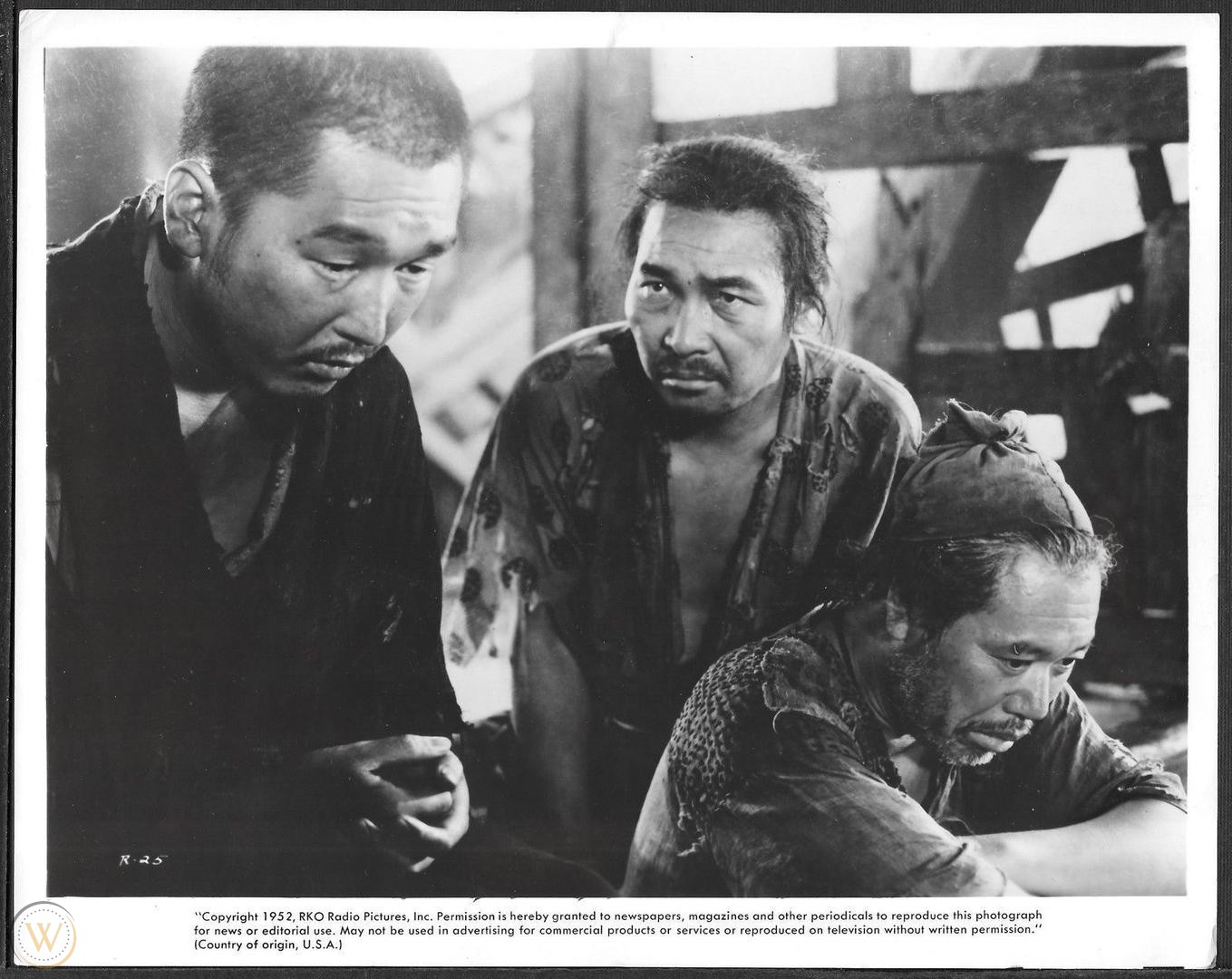 《라쇼몽》(1950)의 치아키 미노루 (오른쪽), 우에다 키치지로 (가운데), 시무라 타카시 (왼쪽)