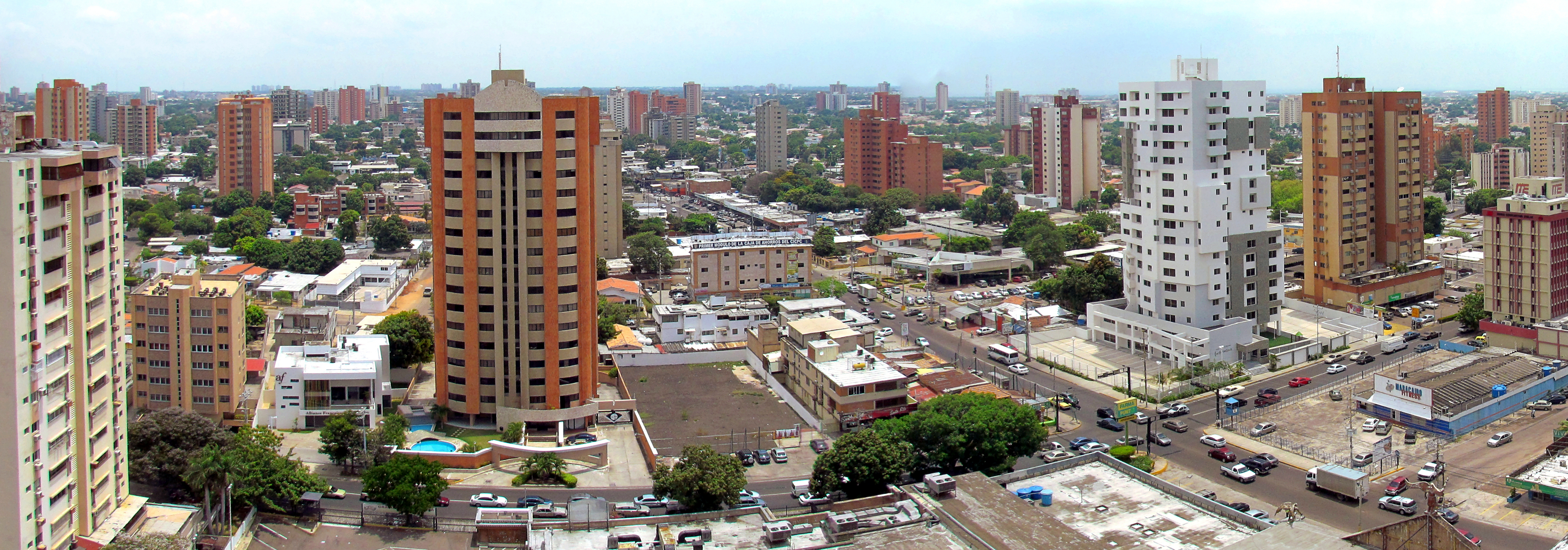 Panoramic view of Cecilio Acosta Avenue in Maracaibo
