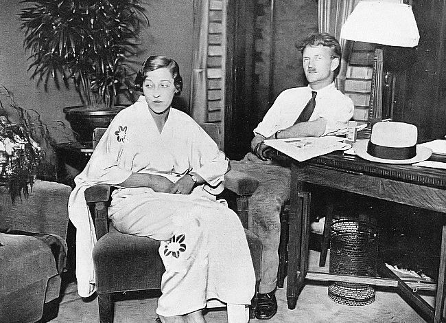 Amy Johnson dan Jack Humphreys saat kunjungan mereka ke Jepang, September 1931.