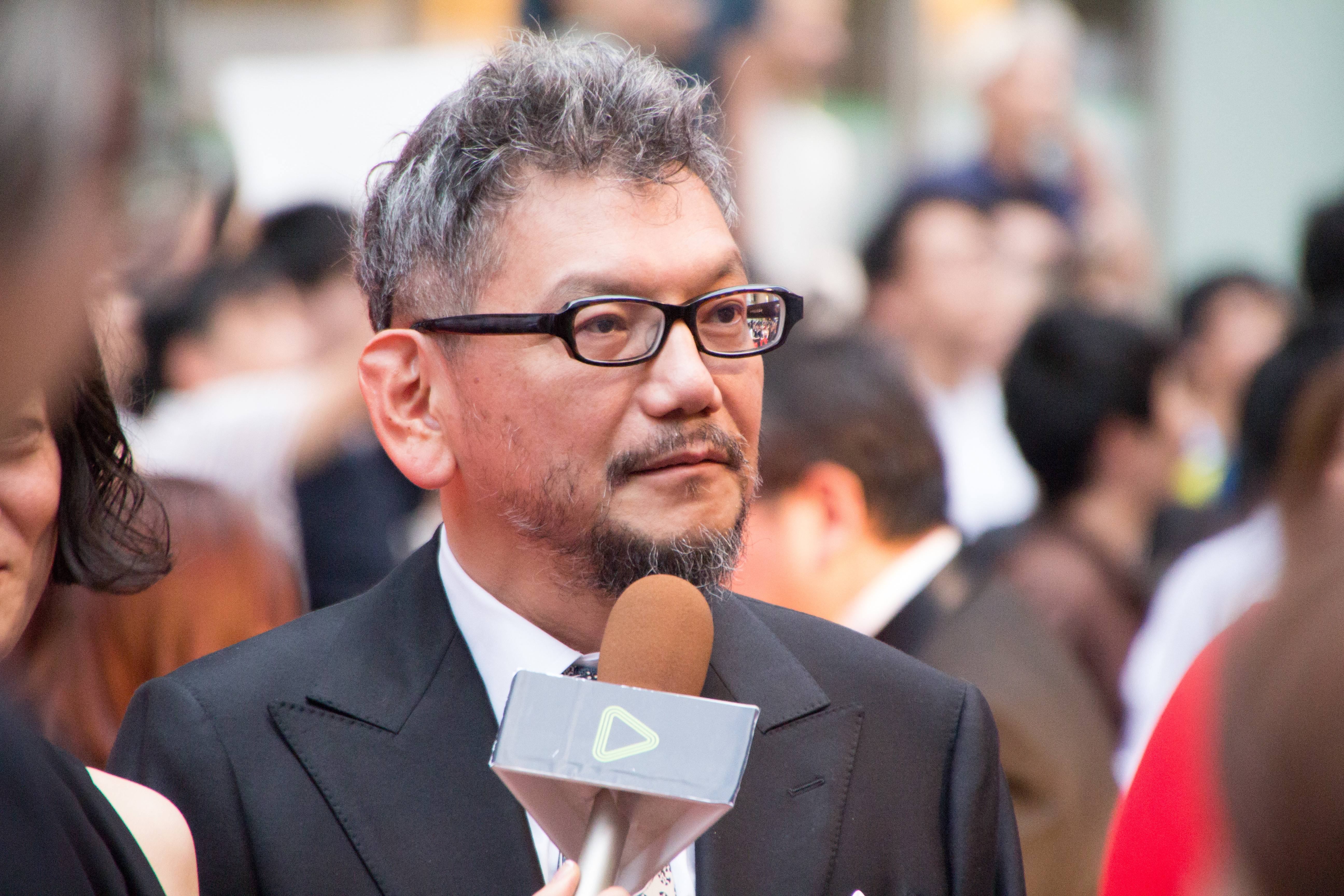 Hideaki Anno tại buổi ra mắt Shin Godzilla ở Shinjuku, Tokyo, ngày 25 tháng 7 năm 2016.