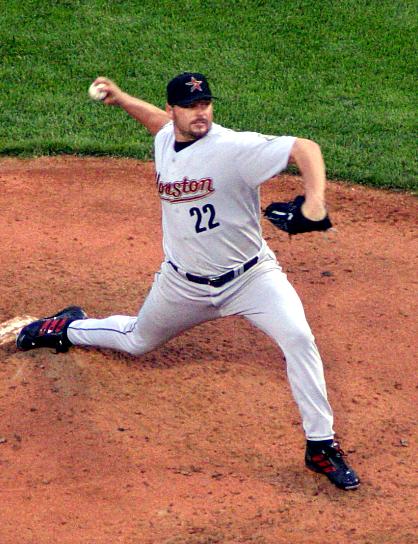 Clemens melakukan pitching untuk Astros pada tahun 2004.