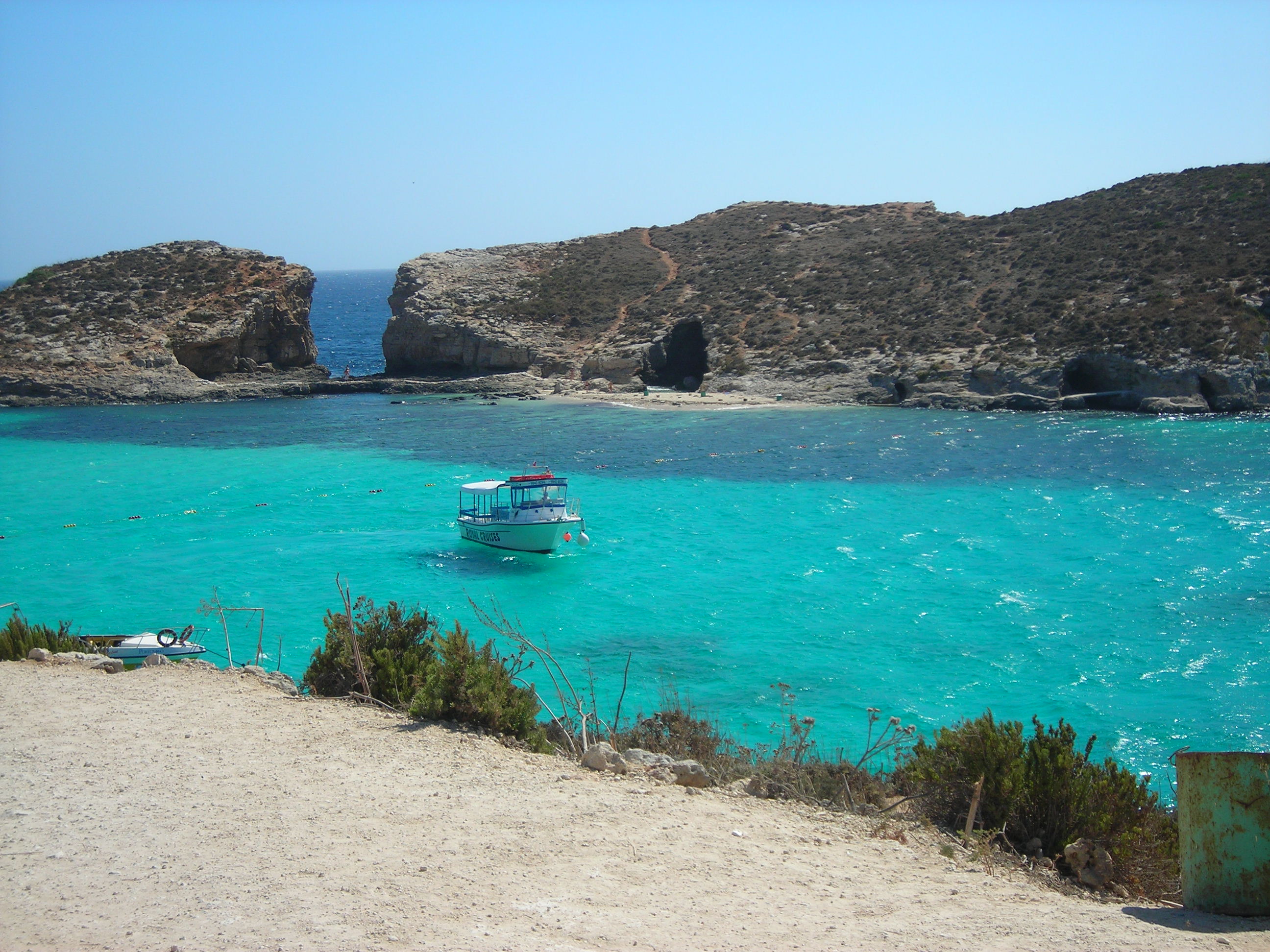 Vịnh Blue Lagoon, nằm giữa Comino và đảo Cominotto.