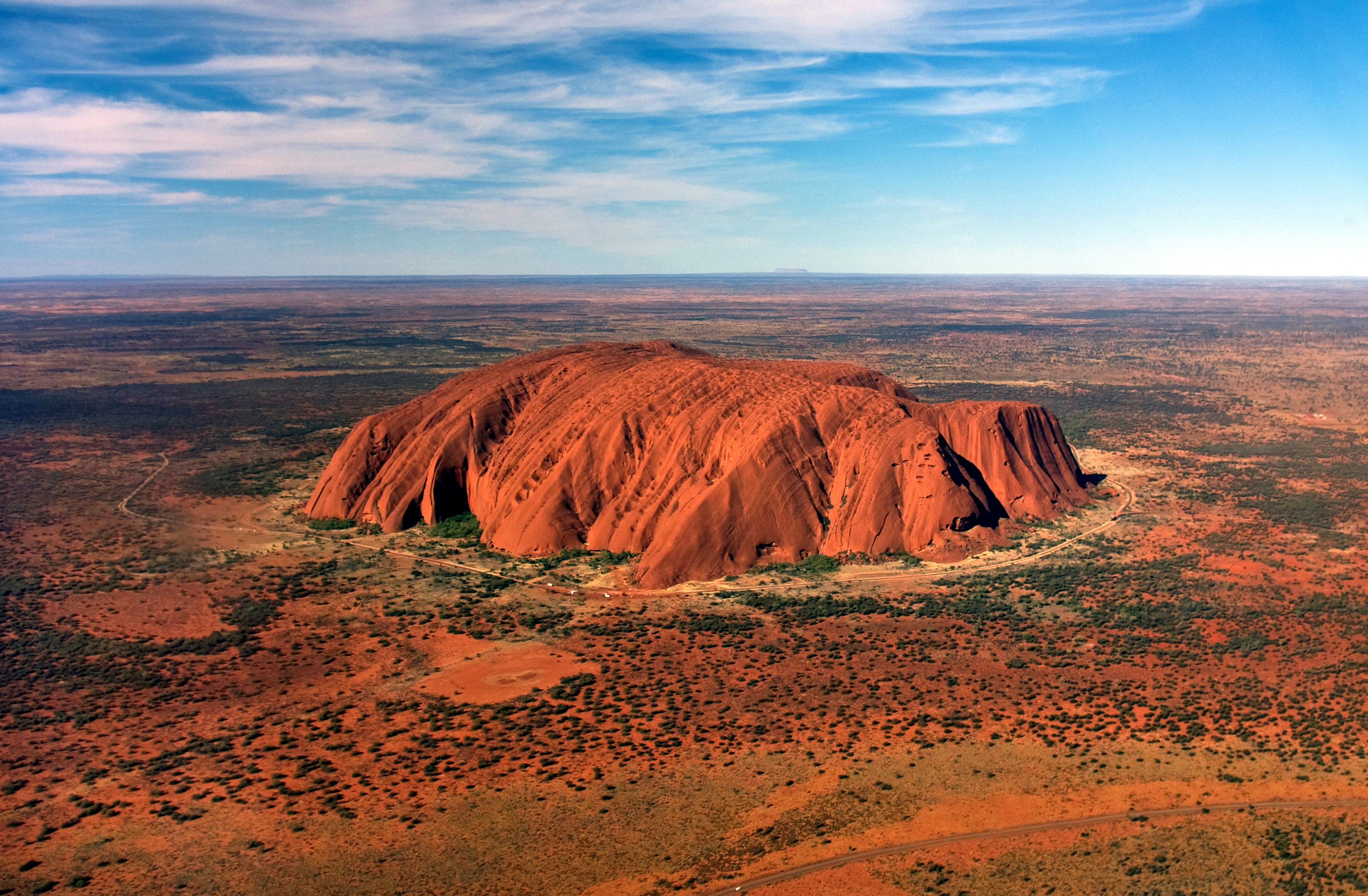 Uluru di wilayah semi-kering Australia Tengah