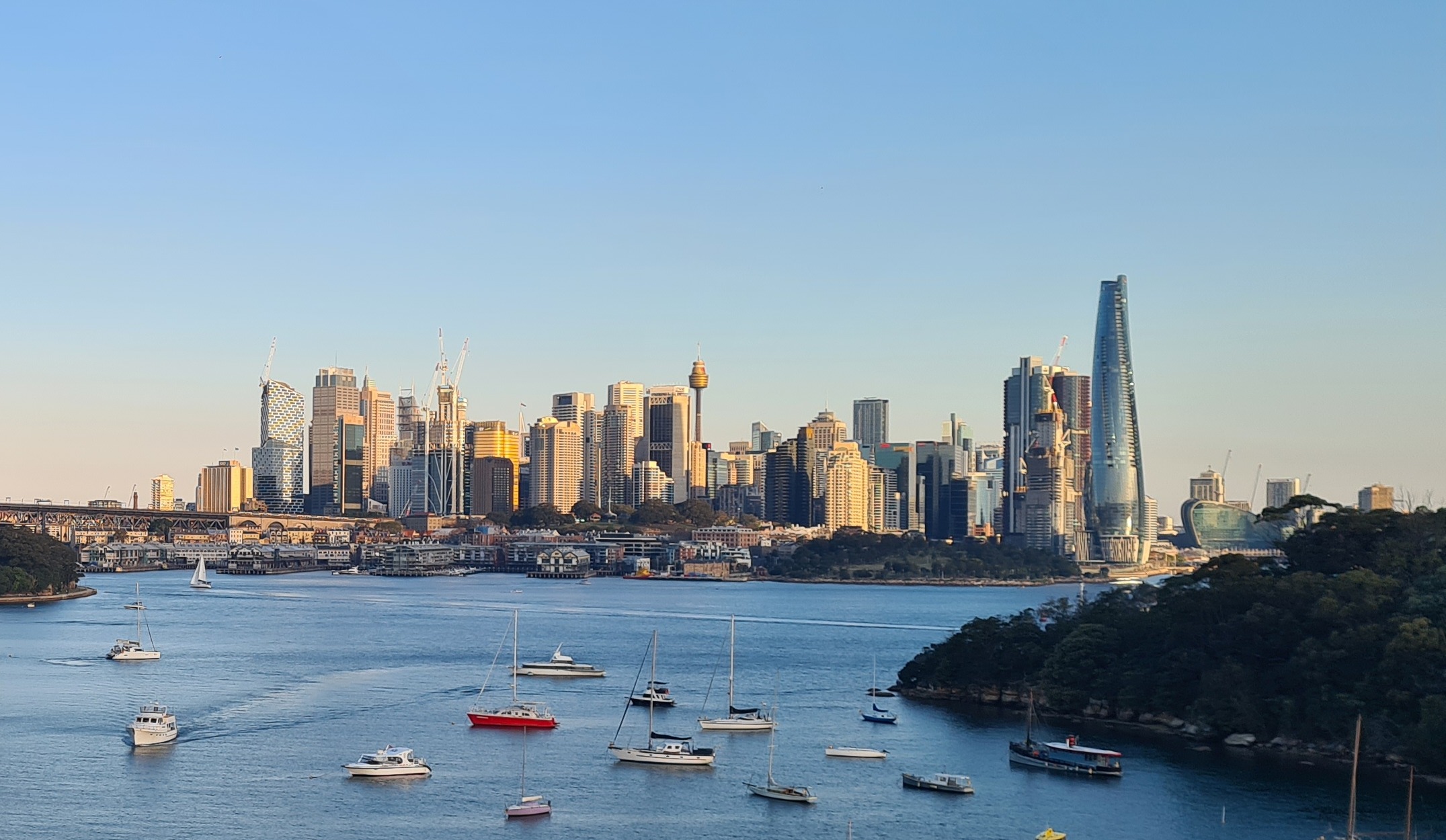 Distrik bisnis pusat Sydney adalah pusat keuangan Australia.