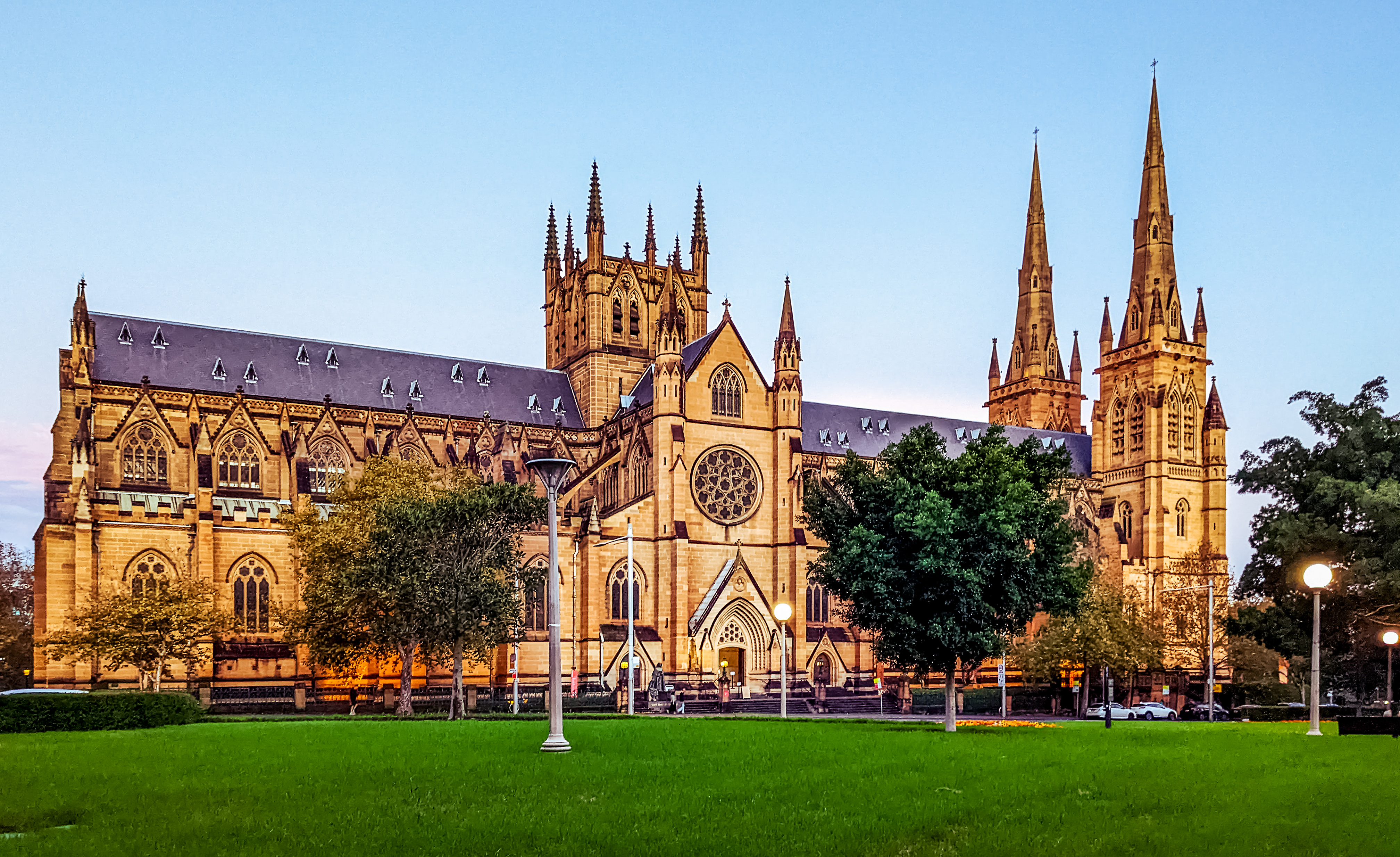 Katedral St Mary di Sydney milik Gereja Katolik Roma, denominasi agama terbesar di Australia.