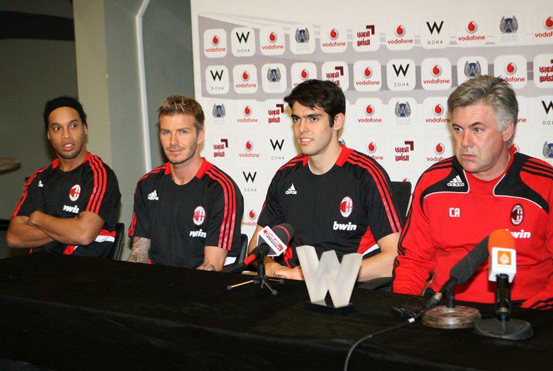 Ronaldinho, David Beckham, Kaká và huấn luyện viên Carlo Ancelotti năm 2009
