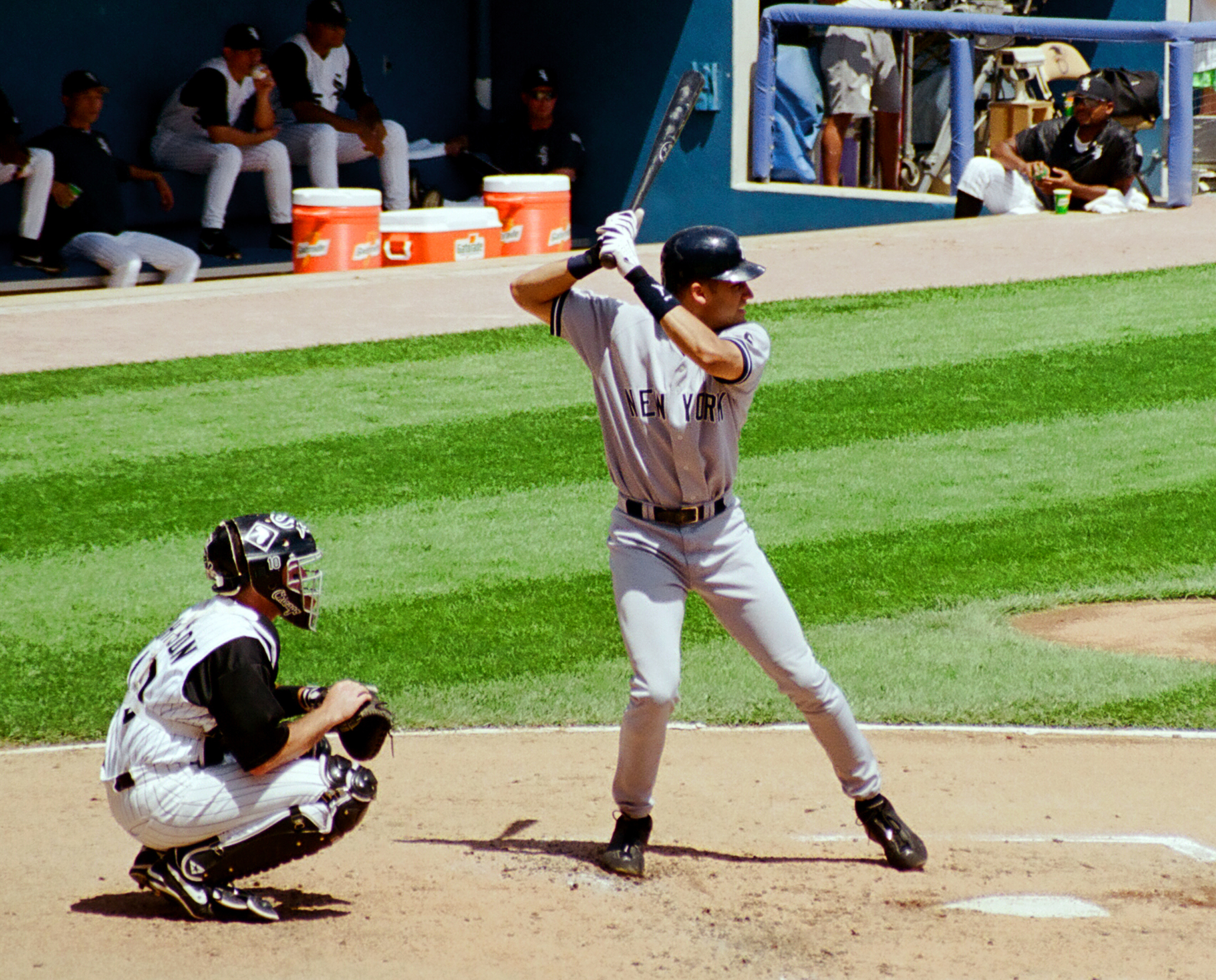 Jeter in his distinctive early career upright batting stance at the new Comiskey Park, 1999