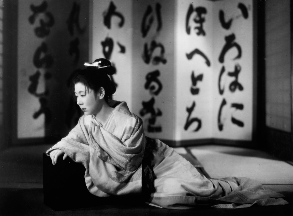 《사이카쿠 이치다이 온나》(1952)에서 주인공을 연기한 다나카 기누요. 다나카는 미조구치의 후기 작품에서 빼놓을 수 없는 주연 여배우로 알려졌다.