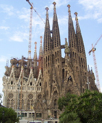 Gereja Sagrada Família di Barcelona.