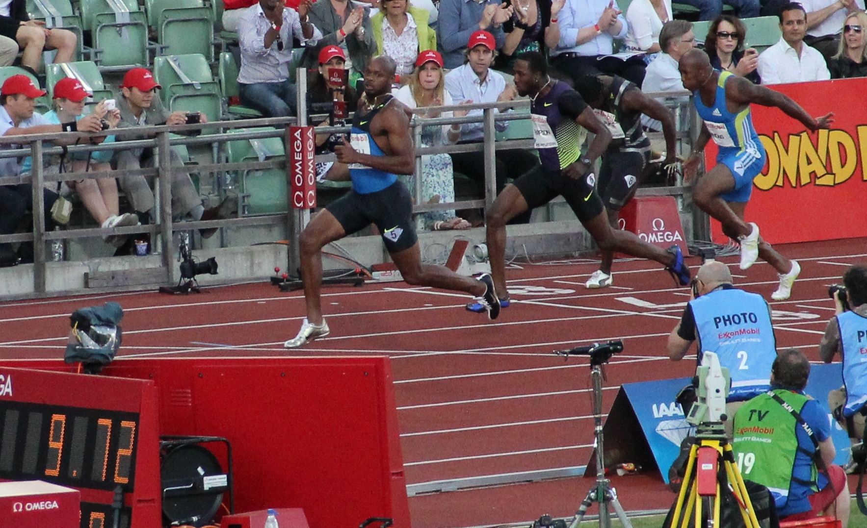Powell with a wind-aided 9.72s win at the 2010 Bislett Games