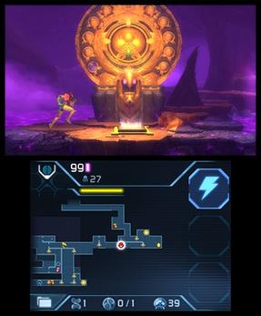 닌텐도 3DS 시스템의 두 화면 스크린샷: 상단 화면은 둥근 오렌지색 문 앞에 서서 보라색 안개에 둘러싸인 플레이어 캐릭터를 보여주고, 하단 화면은 플레이어의 남은 체력과 미사일의 양과 같은 정보와 함께 게임 세계의 지도를 보여준다.