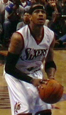 Allen Iverson bersama 76ers pada tahun 2003.