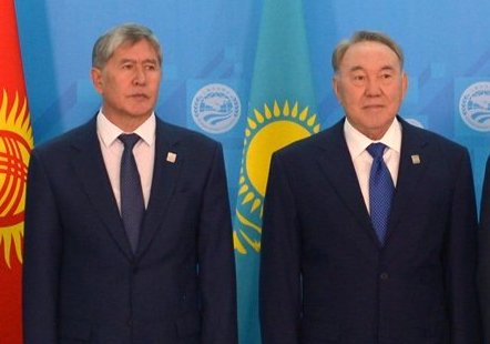 Atambayev with Nursultan Nazarbayev in the 2015 SCO Summit in Ufa