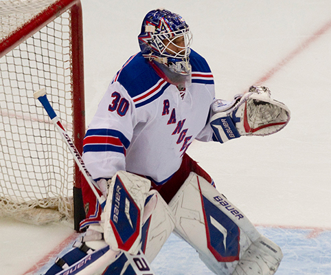 2011년 11월 레인저스 소속의 룬드크비스트. 2011-12 NHL 시즌 동안 그는 NHL 골텐더로는 최초로 첫 7시즌 동안 최소 30승을 기록했다.