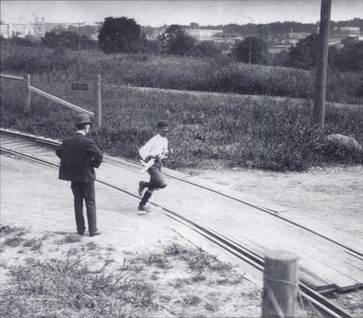 Andarín Carvajal running during the 1904 Olympic Marathon