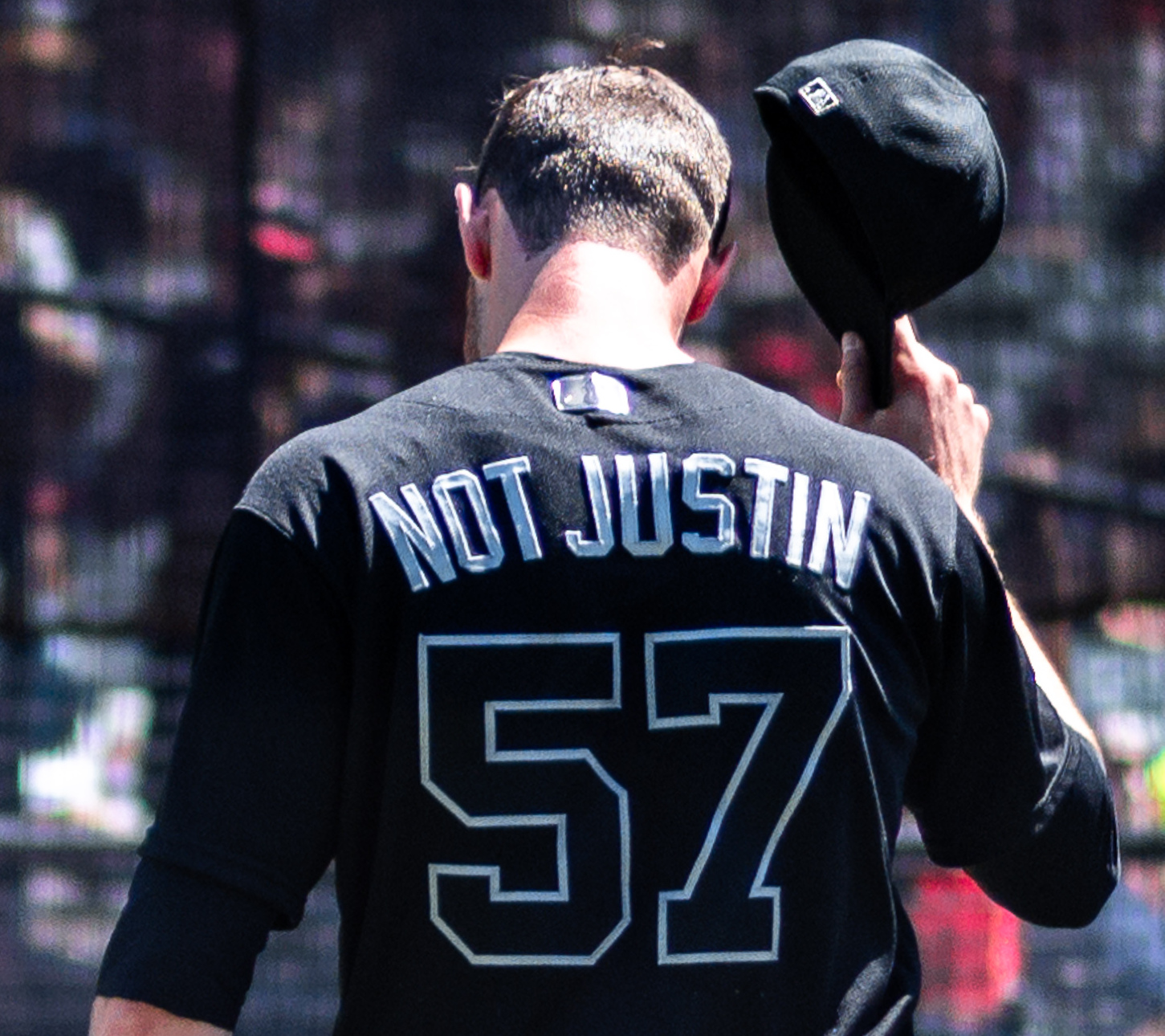 NOT JUSTIN 유니폼을 입은 비버