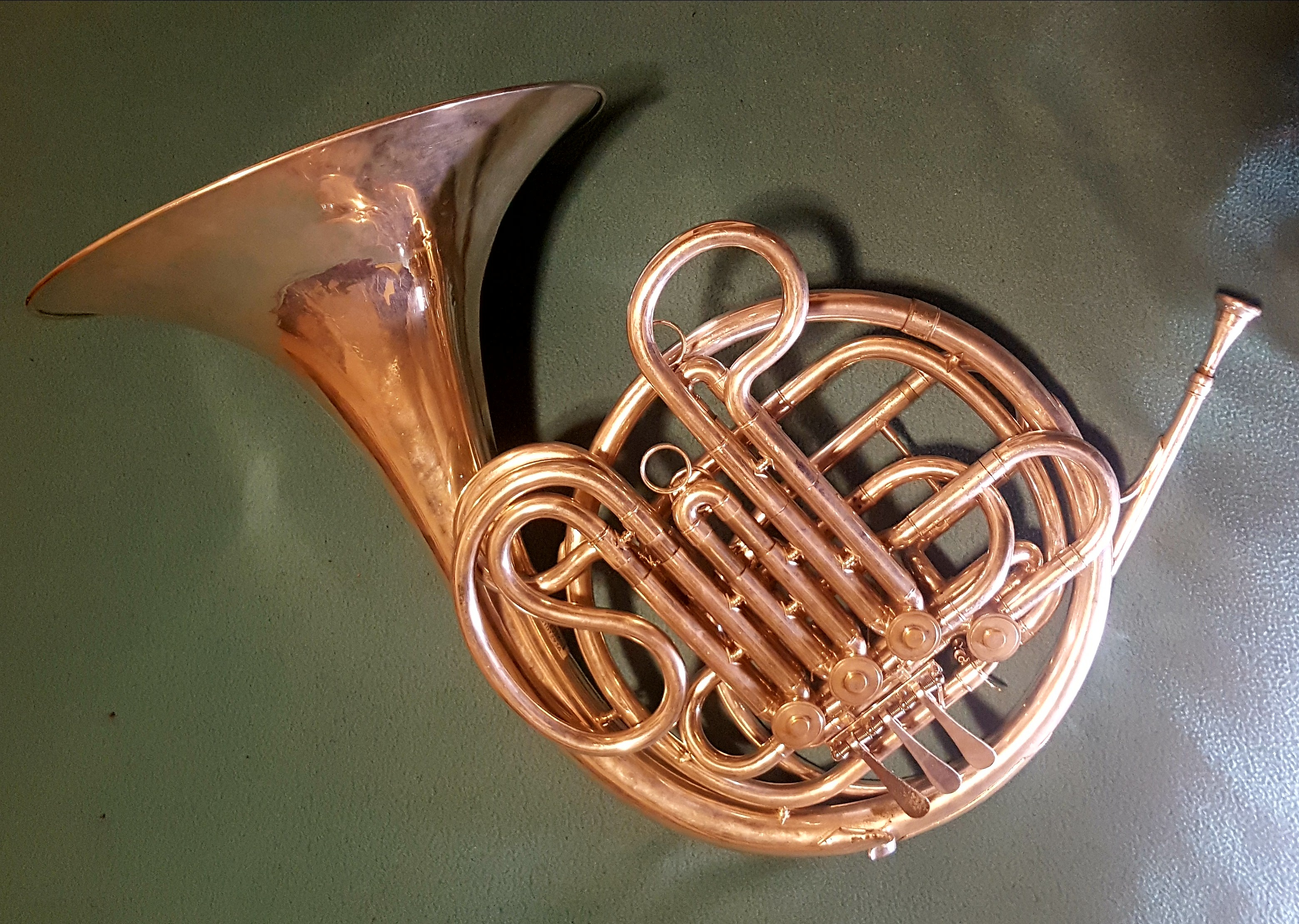 프렌치 호른은 블루스 음악의 중요한 악기 중 하나이다.